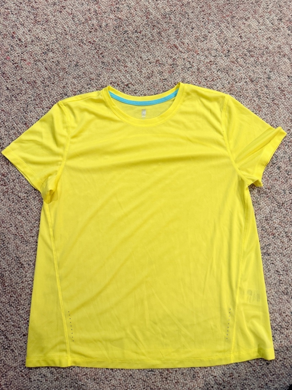 Uniqlo Short Sleeve Performance Tee in Bright Yellow